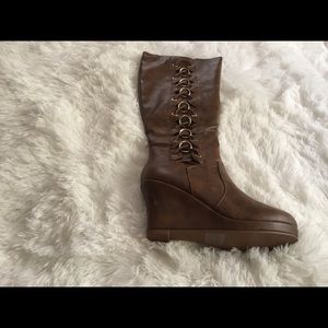 Forever Boots size 8 Color Tan never worn good condition. Cute wedge heel boots.